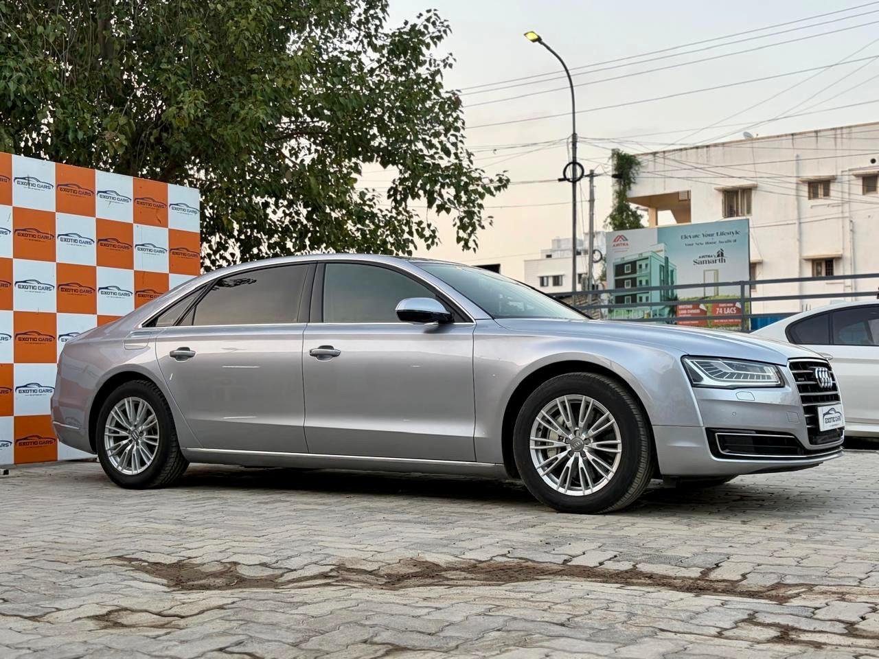 
								Audi A8L Silver full									