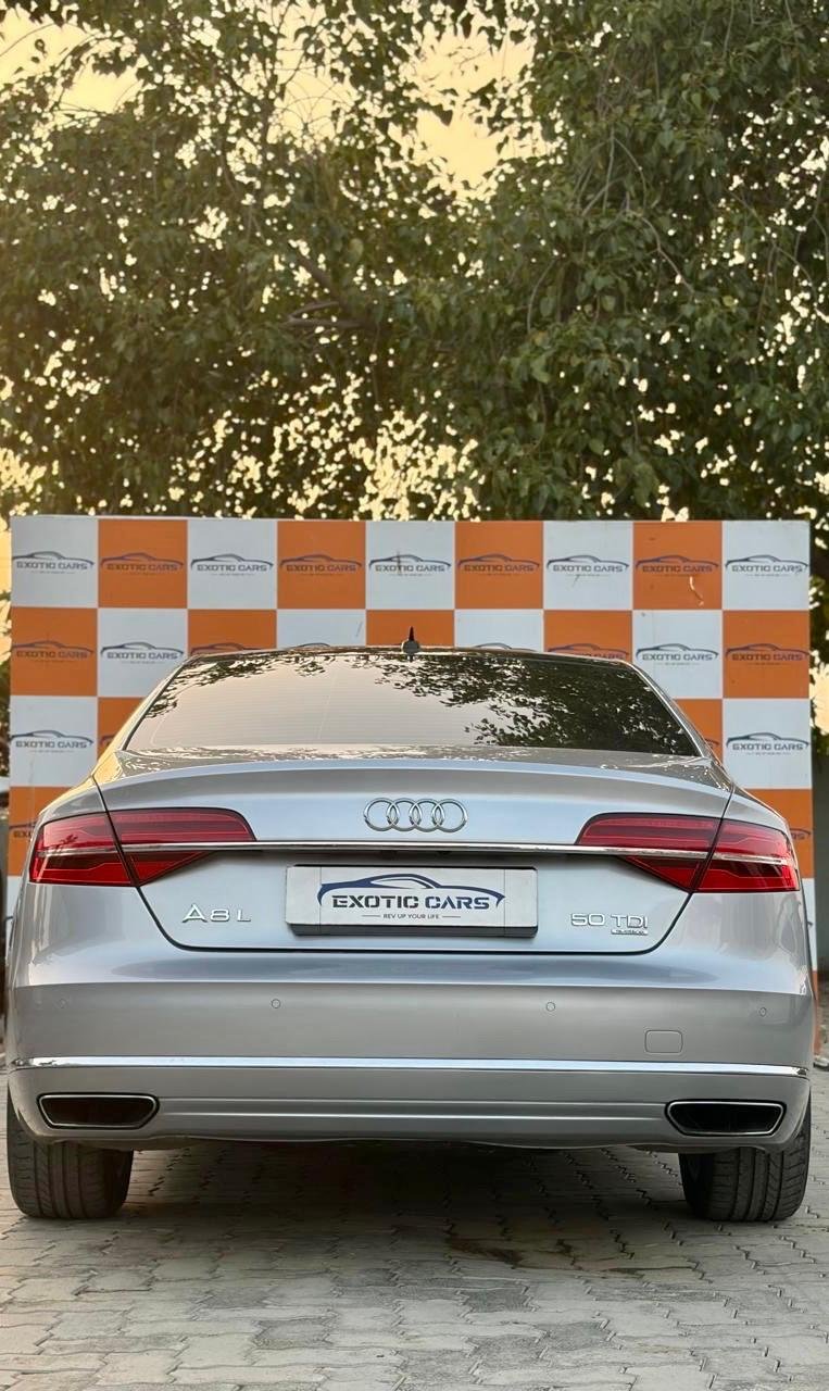 
								Audi A8L Silver full									