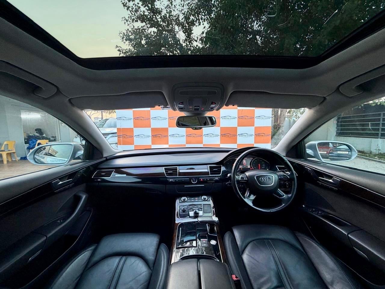 
								Audi A8L Silver full									