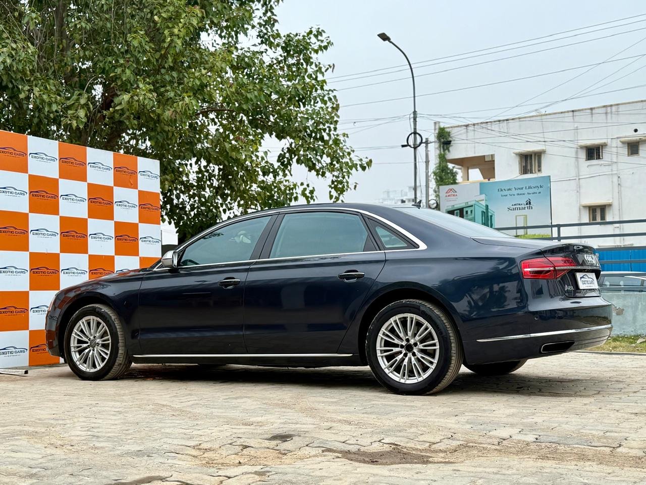 
								Audi A8L Blue full									