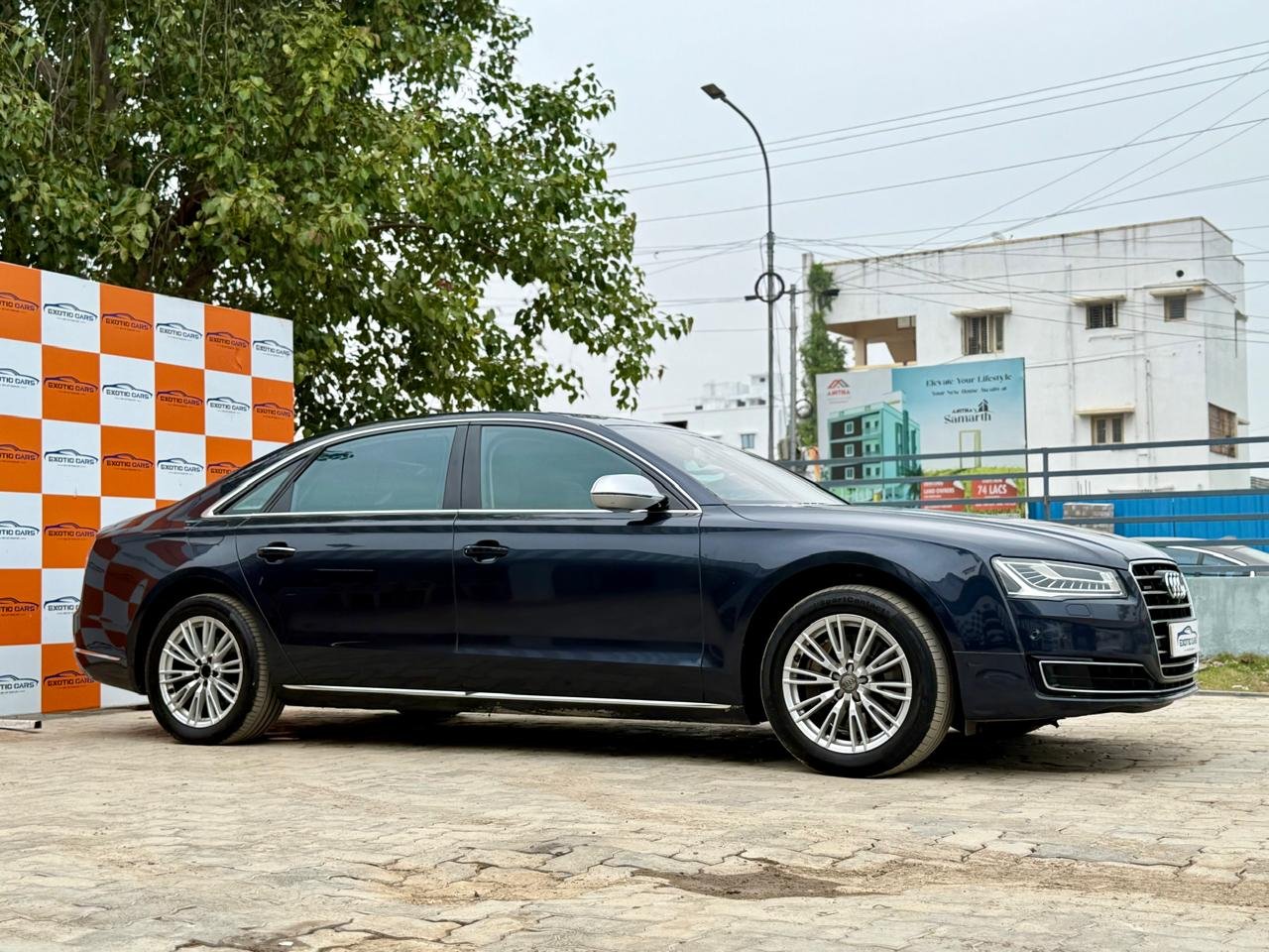
								Audi A8L Blue full									
