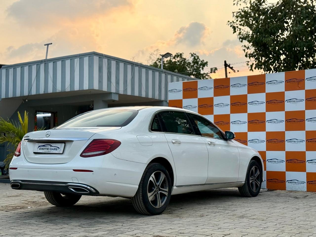 
								Mercedes Benz E220D full									