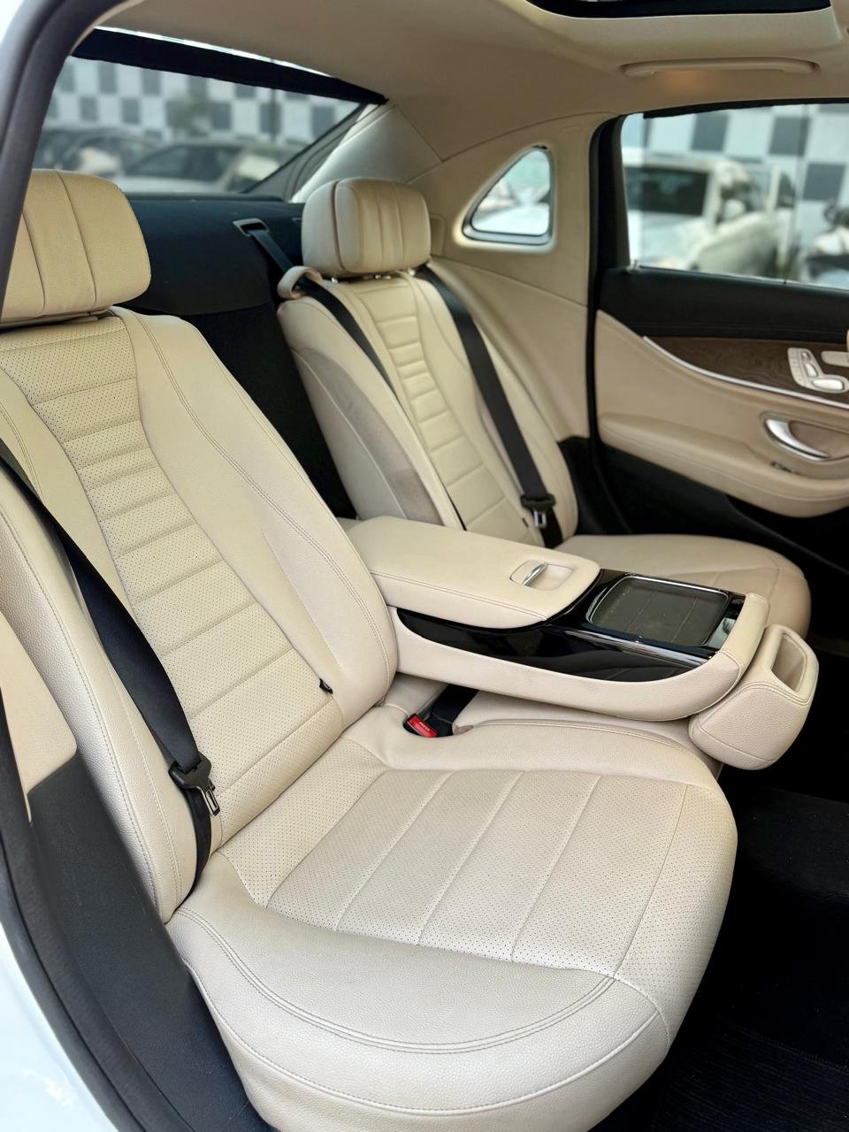 
								Mercedes Benz E220D full									