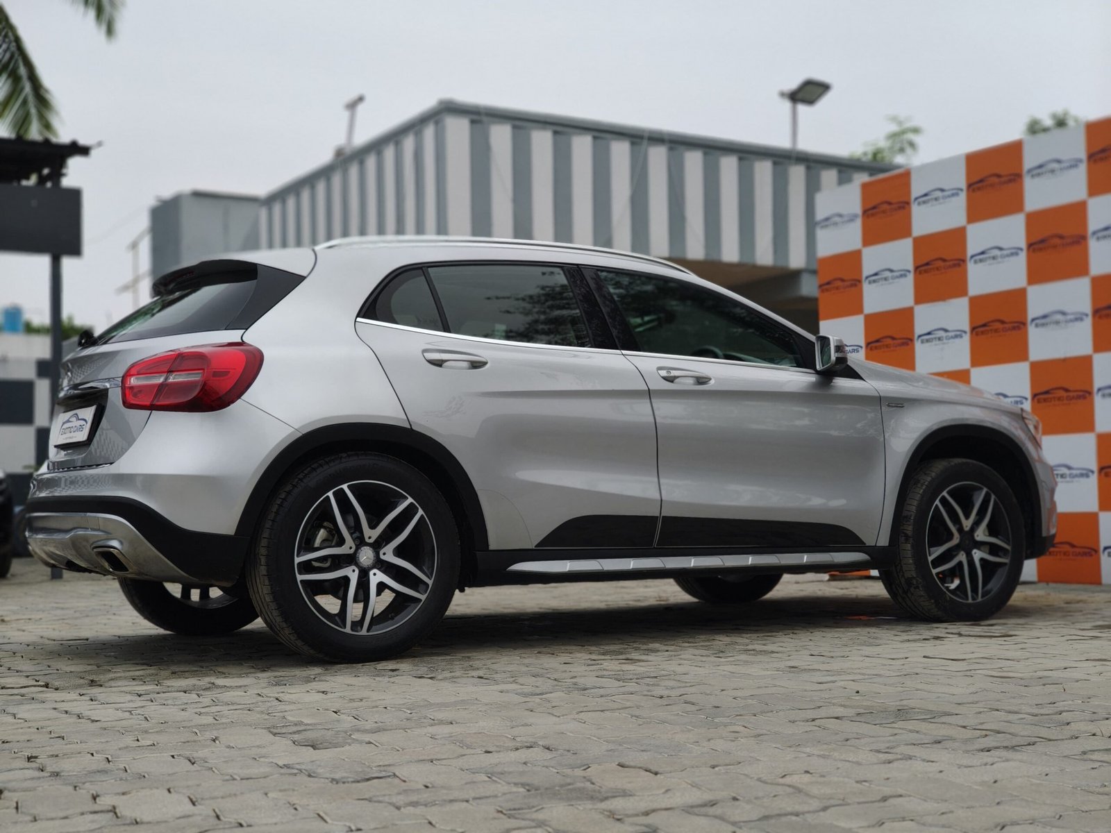 
								Mercedes Benz GLA200D full									