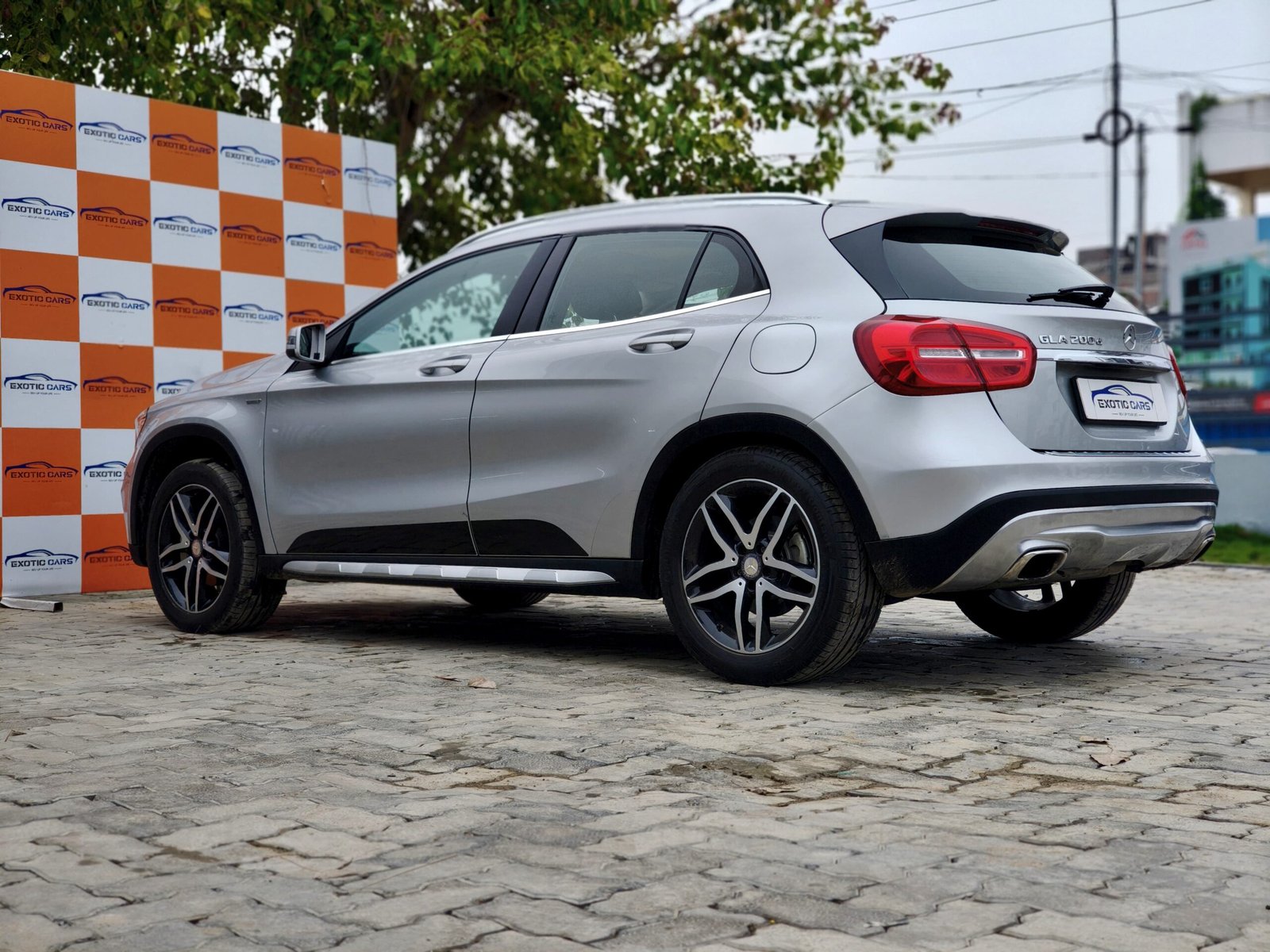 
								Mercedes Benz GLA200D full									