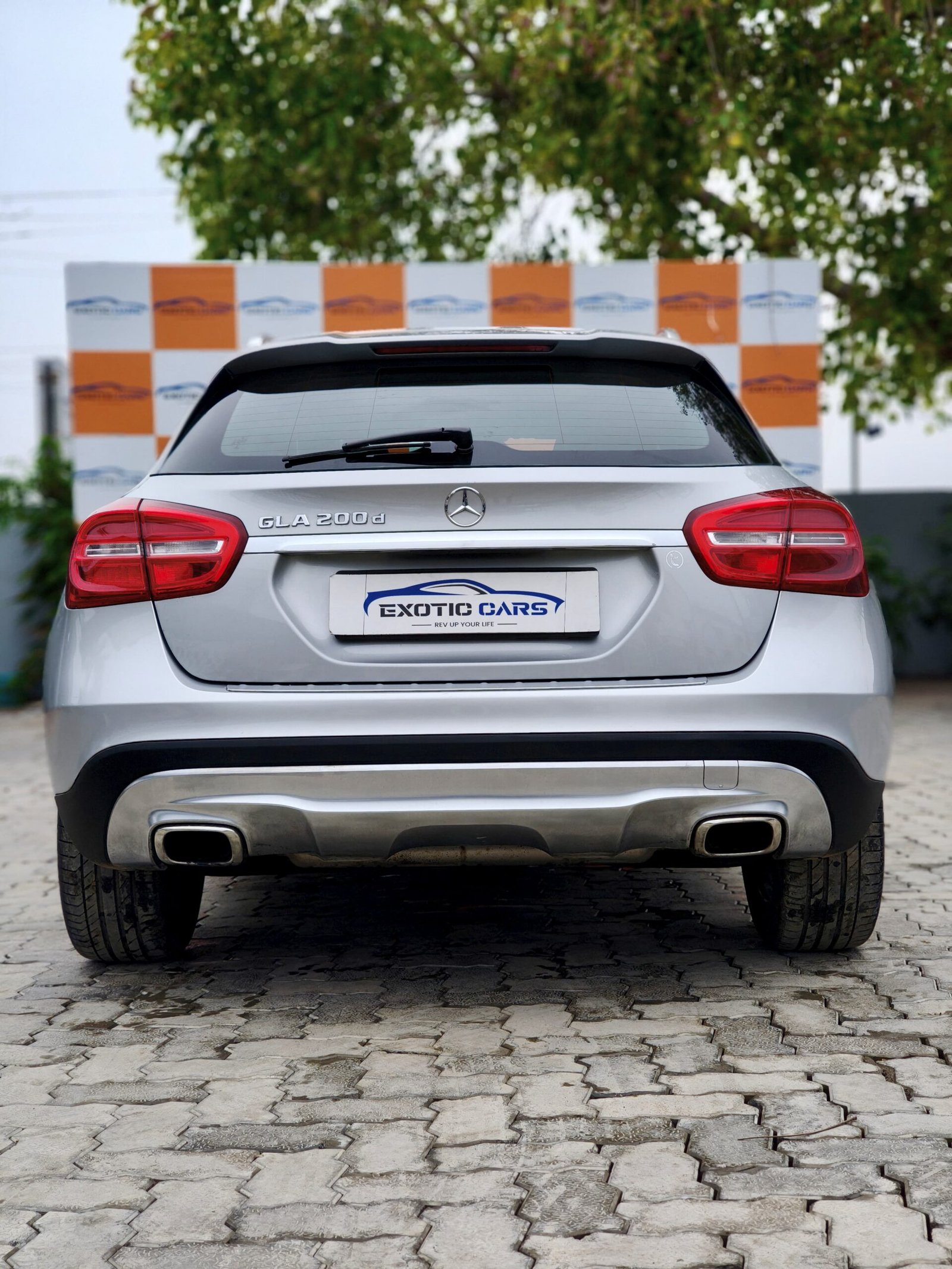 
								Mercedes Benz GLA200D full									