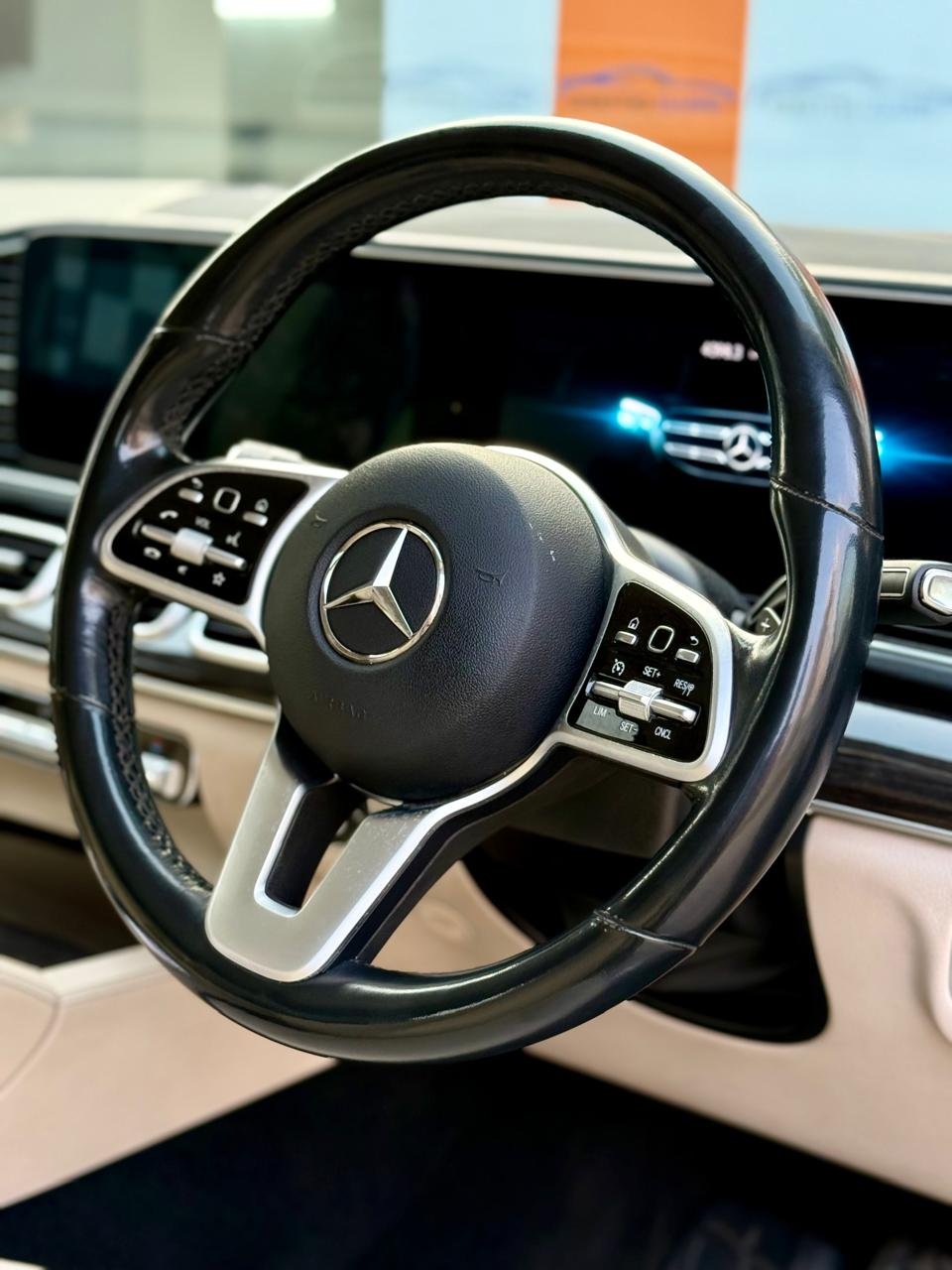 
								Mercedes Benz GLS400D 4Matic full									