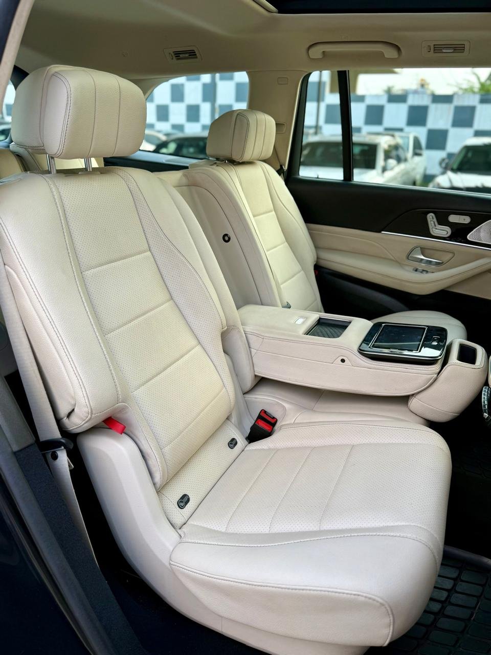 
								Mercedes Benz GLS400D 4Matic full									