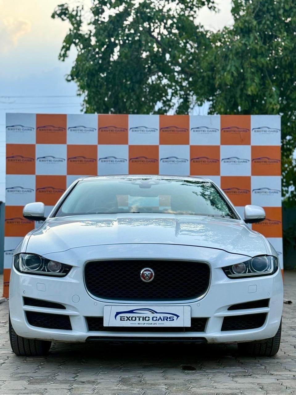 
								JAGUAR XE PRESTIGE full									