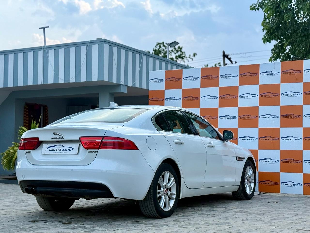 
								JAGUAR XE PRESTIGE full									