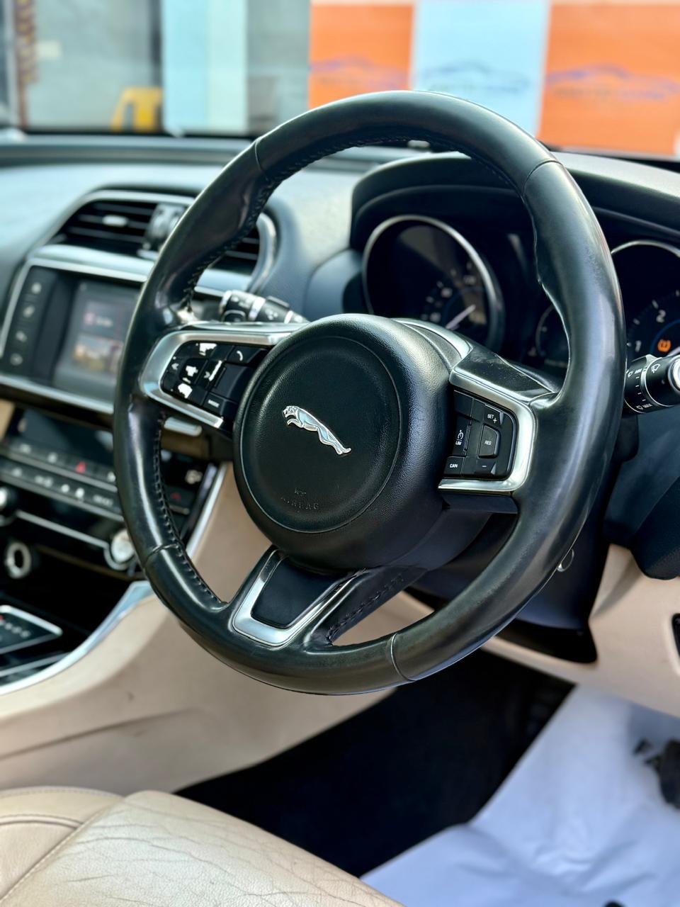 
								JAGUAR XE PRESTIGE full									