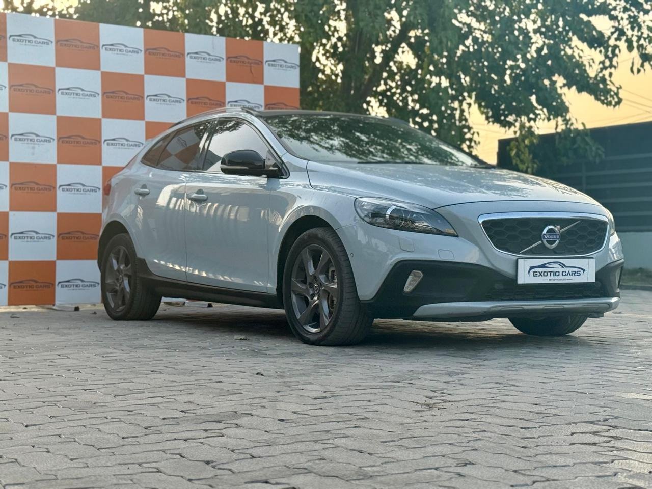 
								VOLVO V40 D3 full									