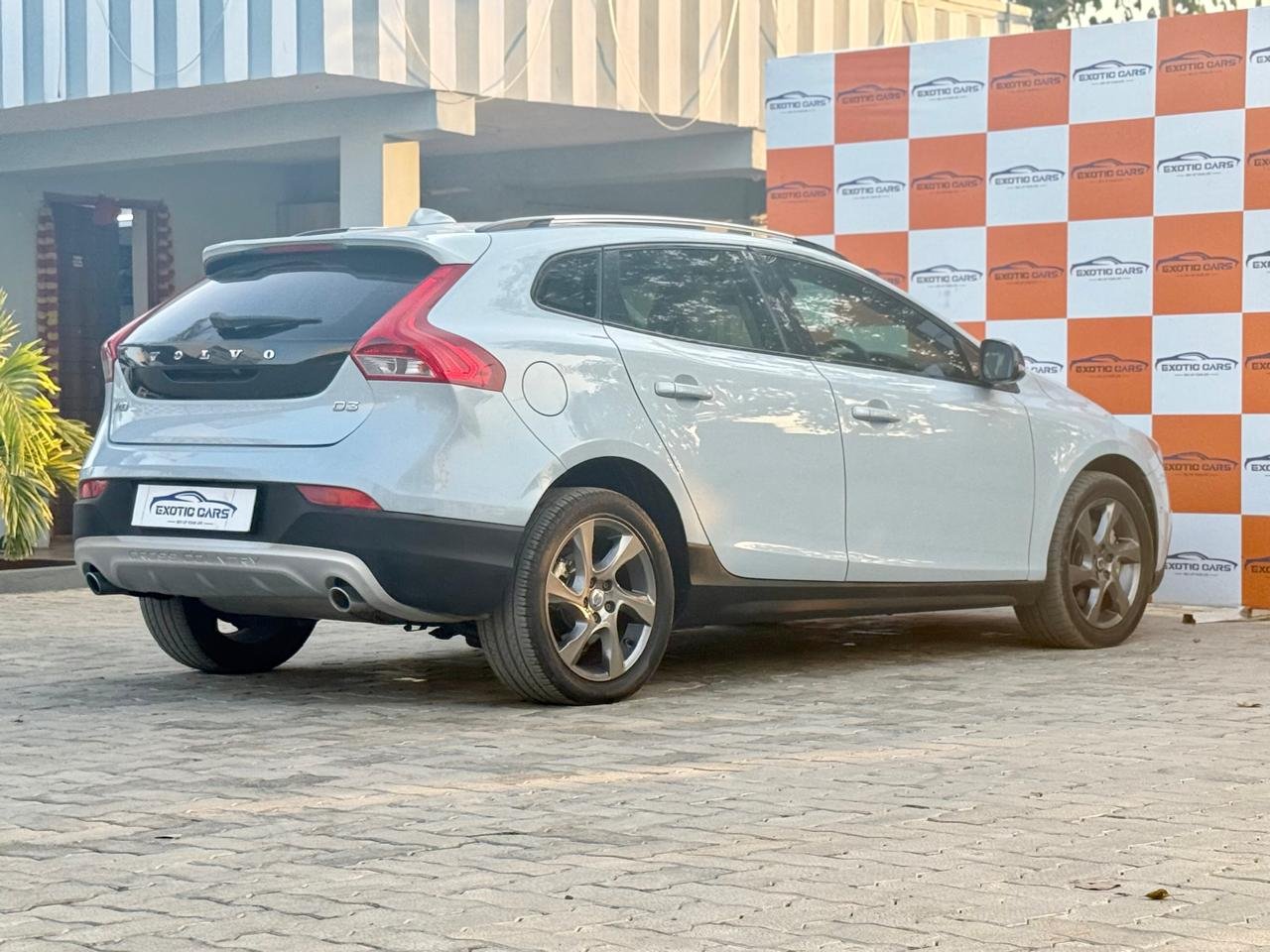 
								VOLVO V40 D3 full									