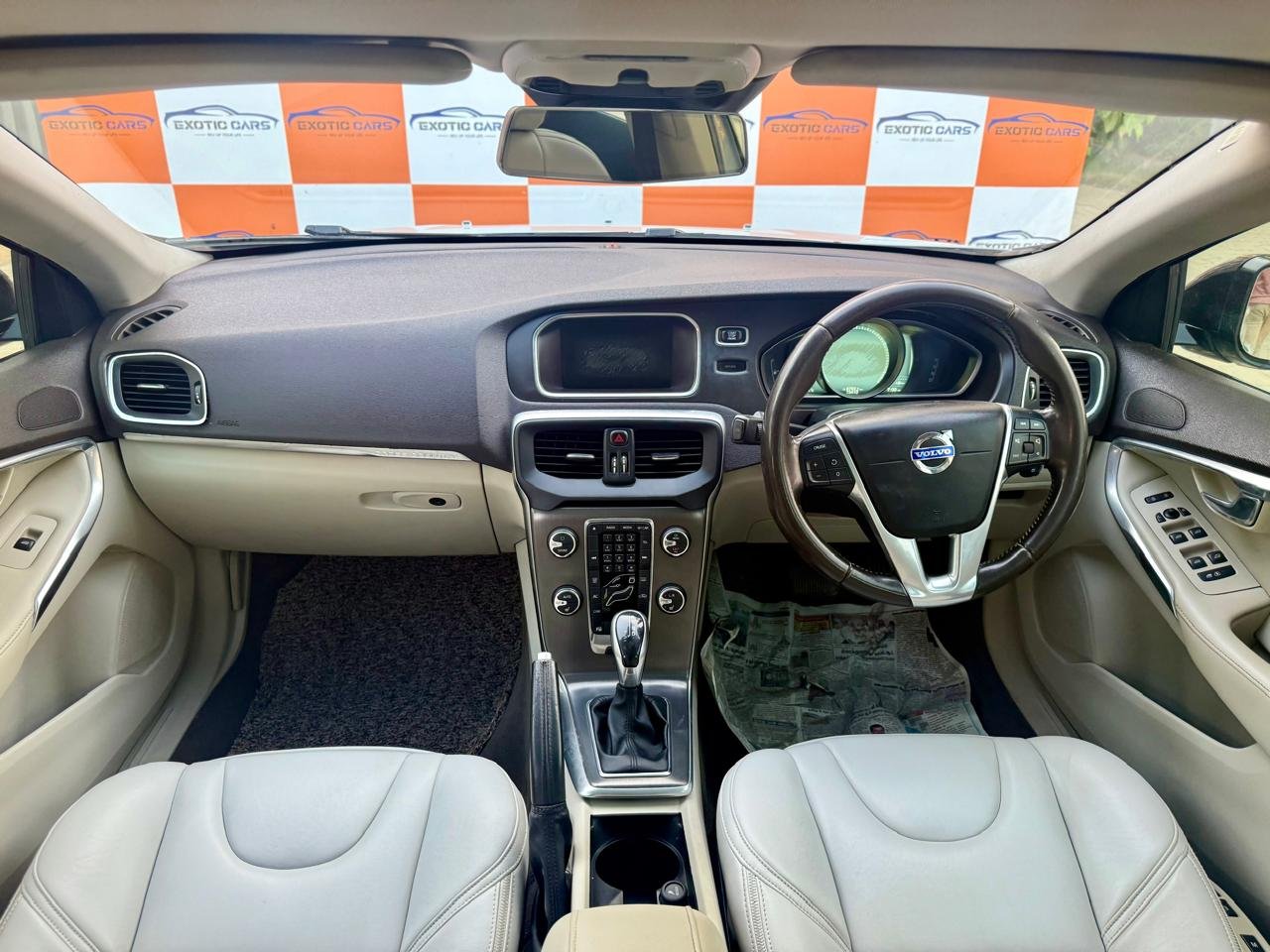 
								VOLVO V40 D3 full									