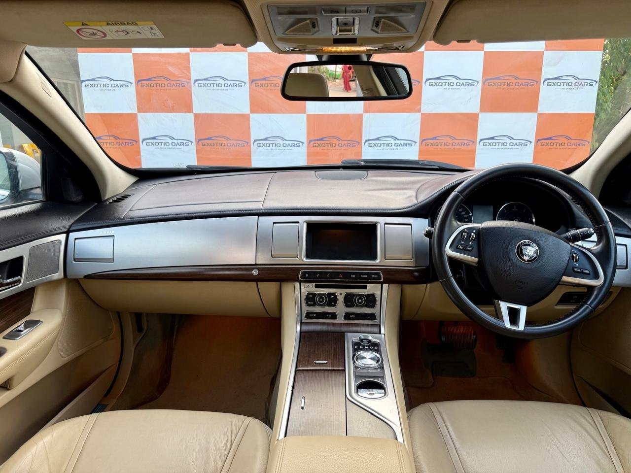 
								JAGUAR XF 2.2 LUXURY full									