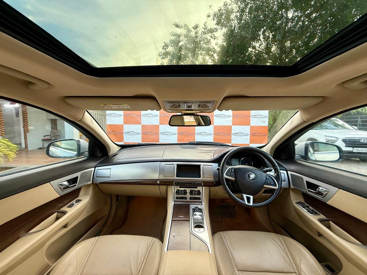 
								JAGUAR XF 2.2 LUXURY full									