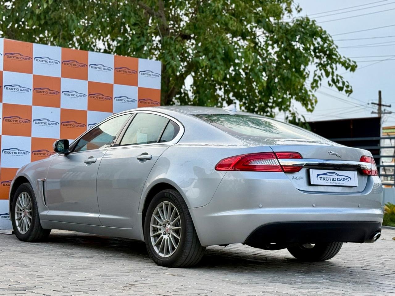 
								JAGUAR XF 2.2 LUXURY full									