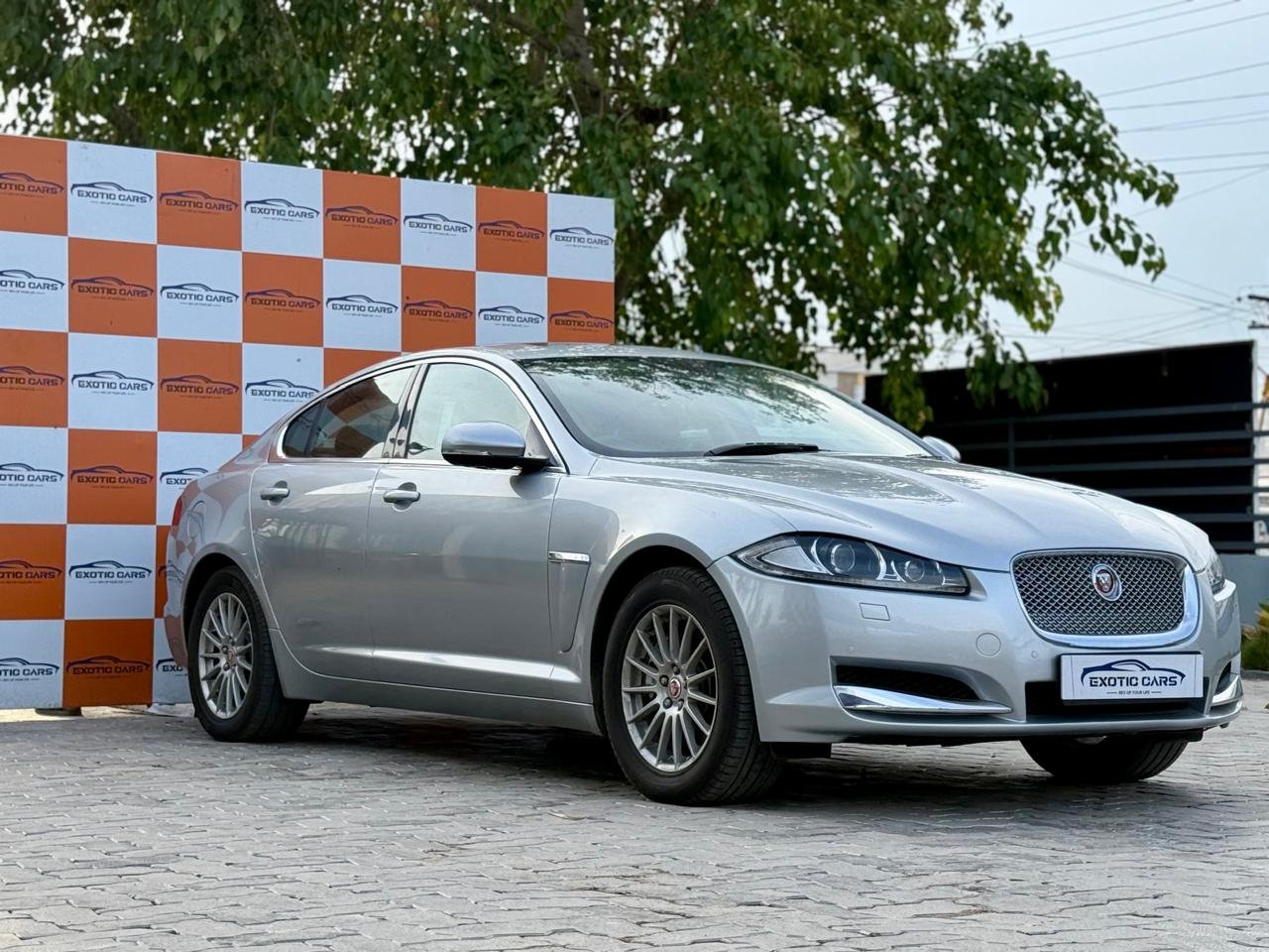 
								JAGUAR XF 2.2 LUXURY full									
