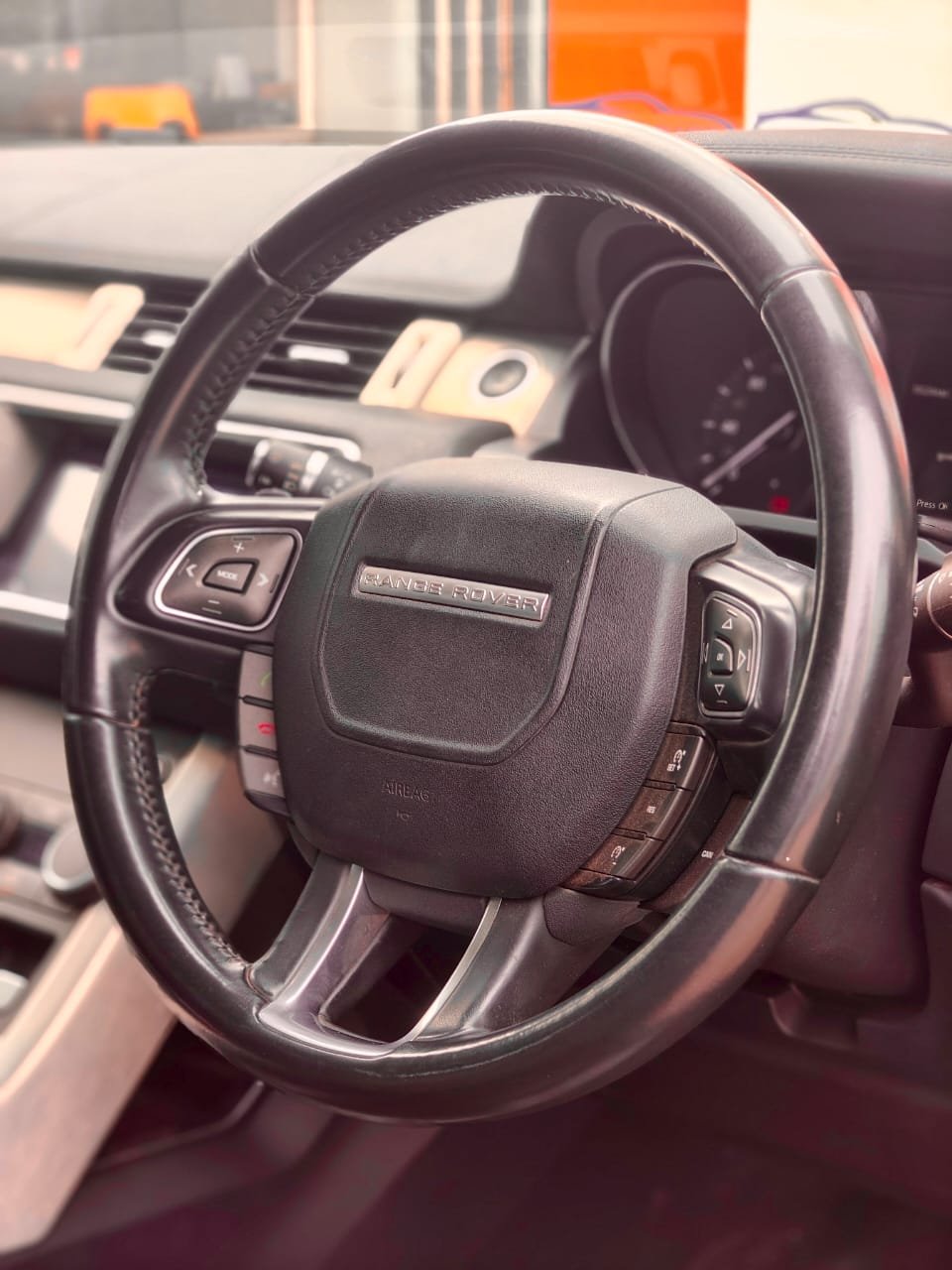 
								RANGE ROVER EVOQUE full									