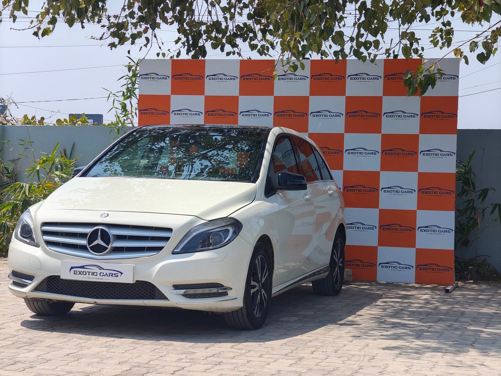 
								MERCEDES BENZ B180 full									