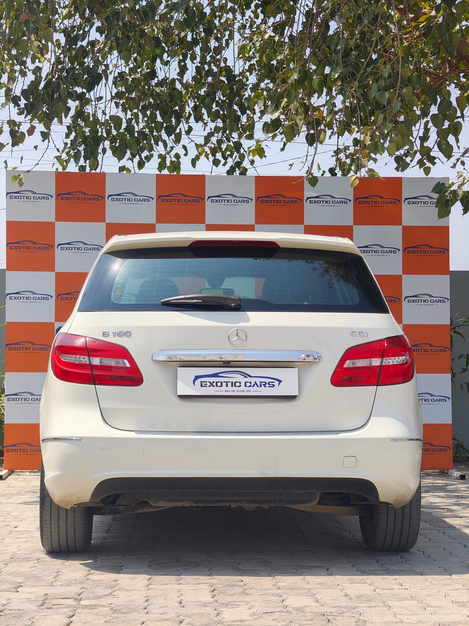 
								MERCEDES BENZ B180 full									