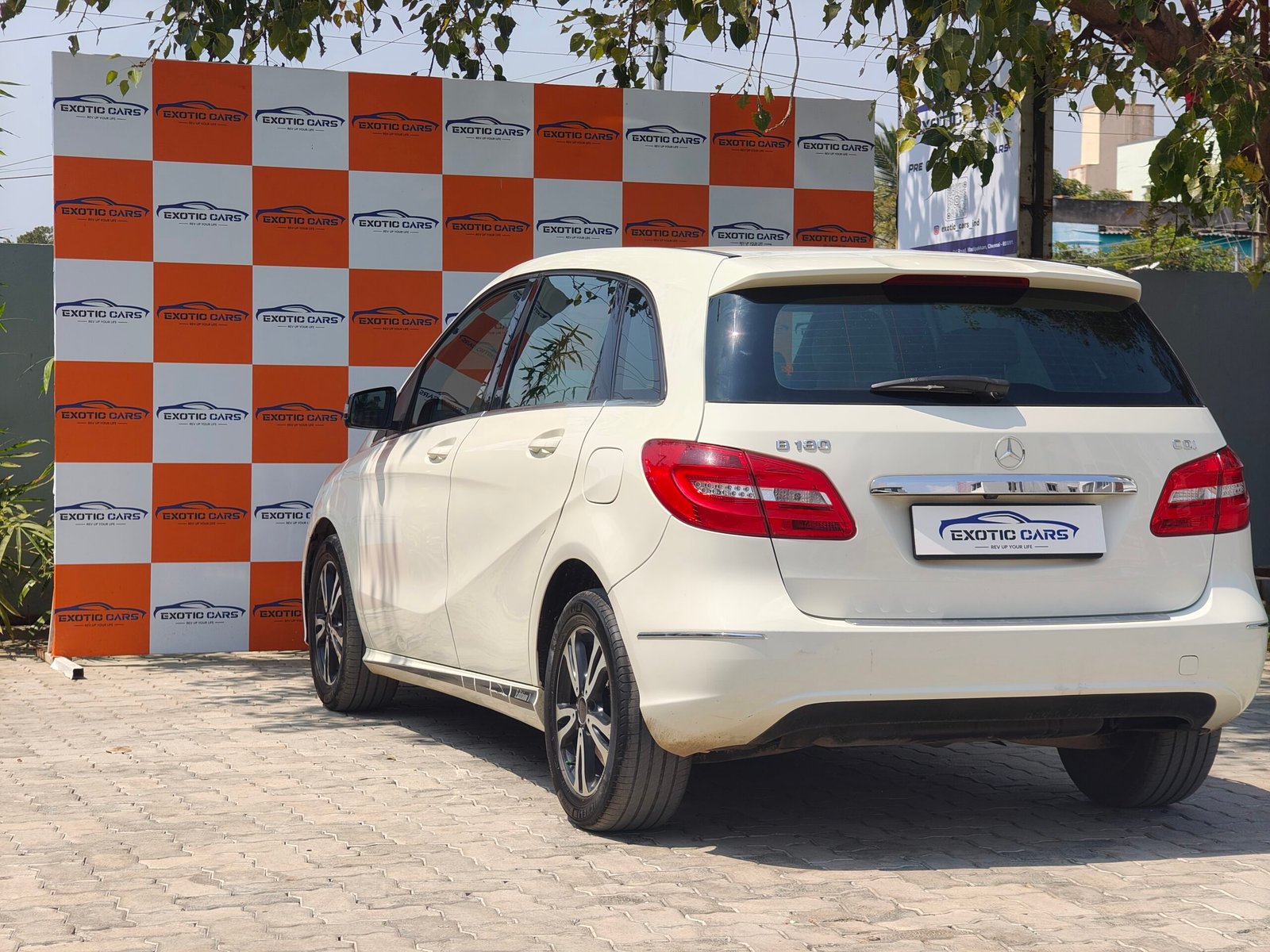 
								MERCEDES BENZ B180 full									