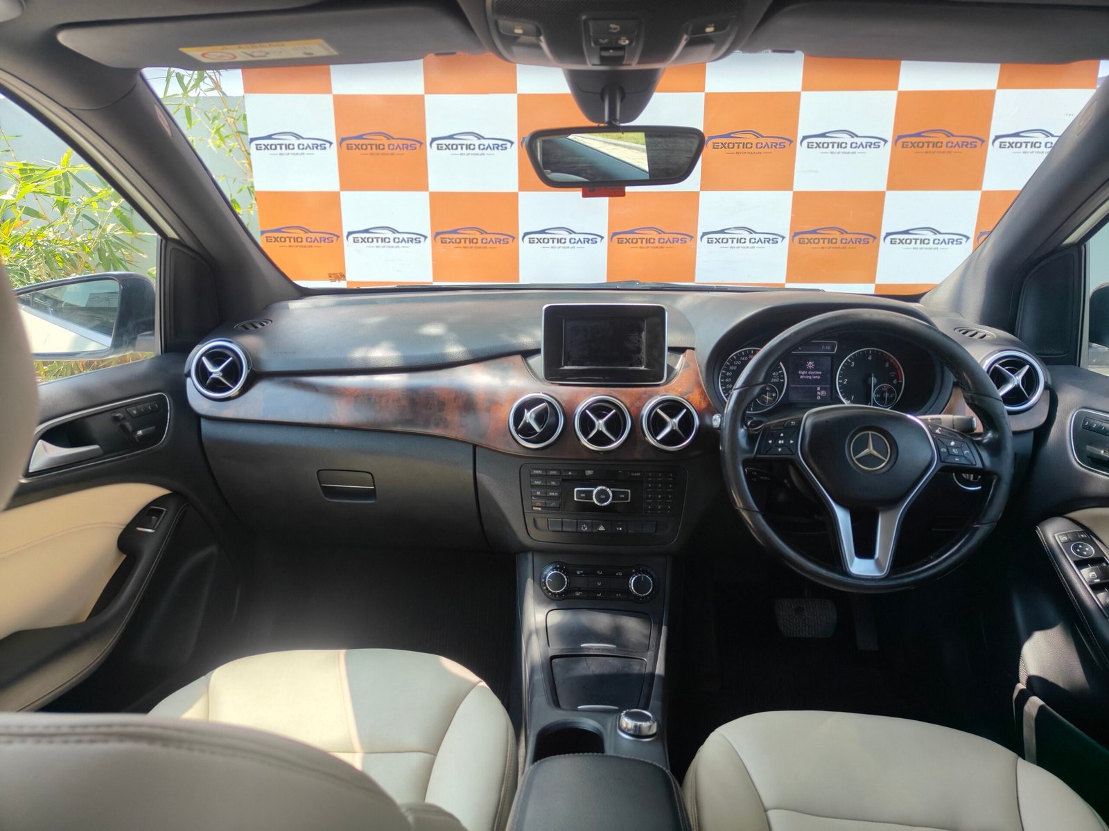 
								MERCEDES BENZ B180 full									