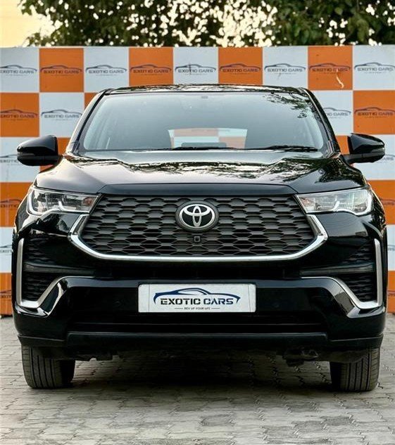 
								TOYOTA INNOVA HYCROSS HYBRID full									