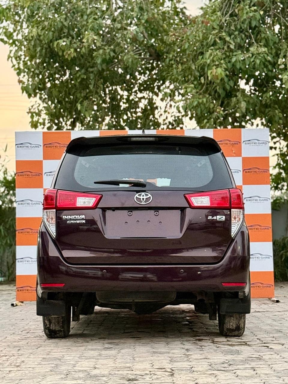 
								TOYOTA INNOVA CRYSTA 2.4Z full									