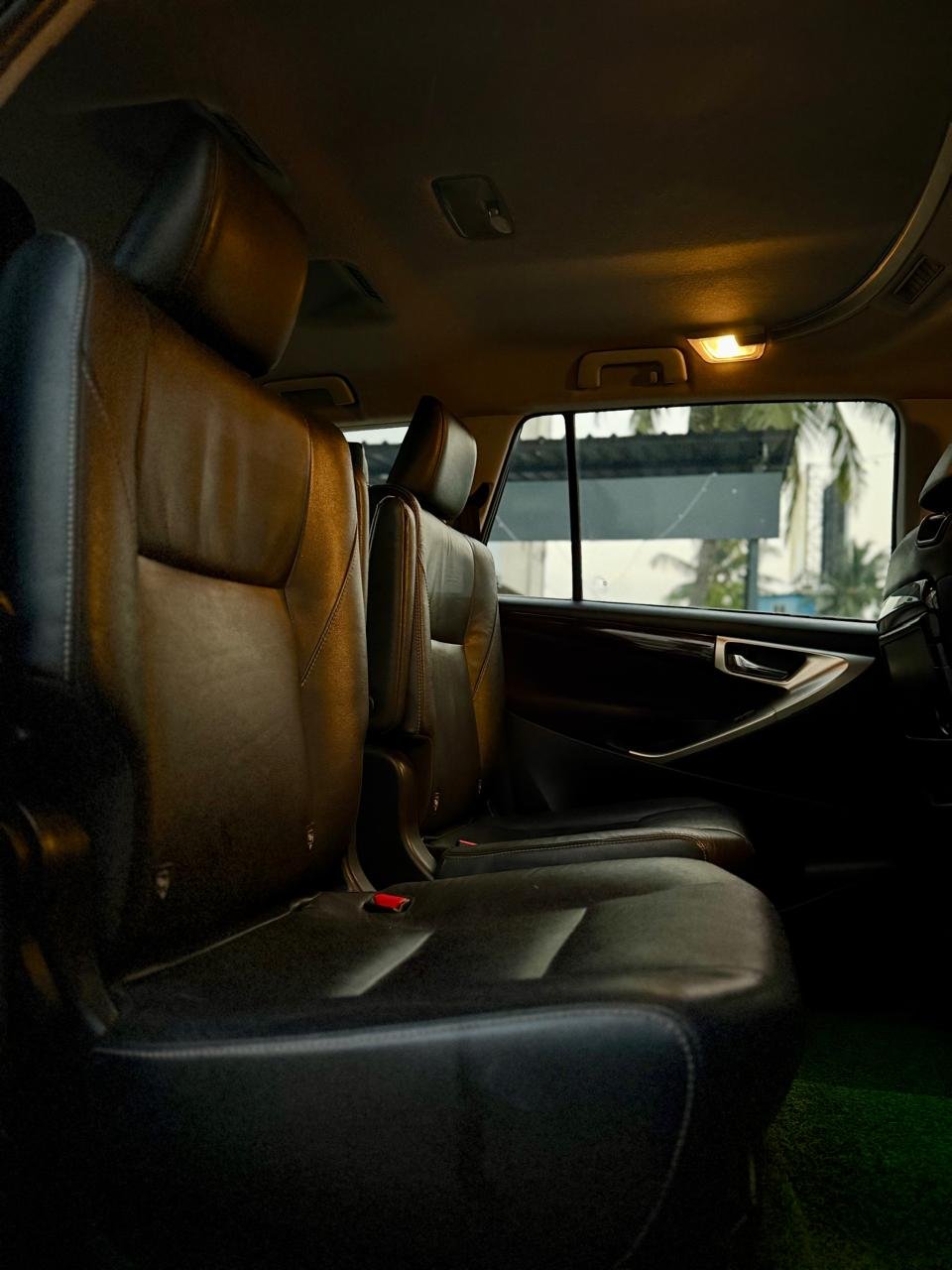 
								TOYOTA INNOVA CRYSTA 2.4Z full									