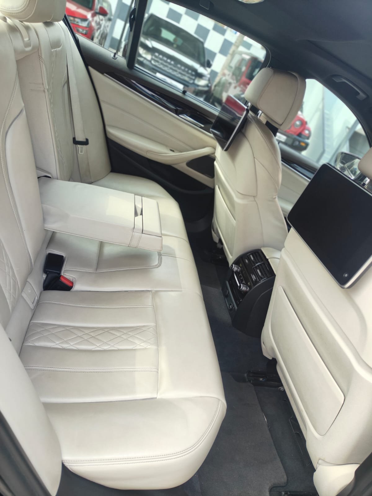 
								BMW 530D MSPORT full									