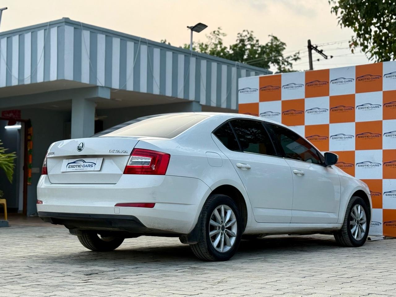 
								SKODA OCTAVIA L&K full									
