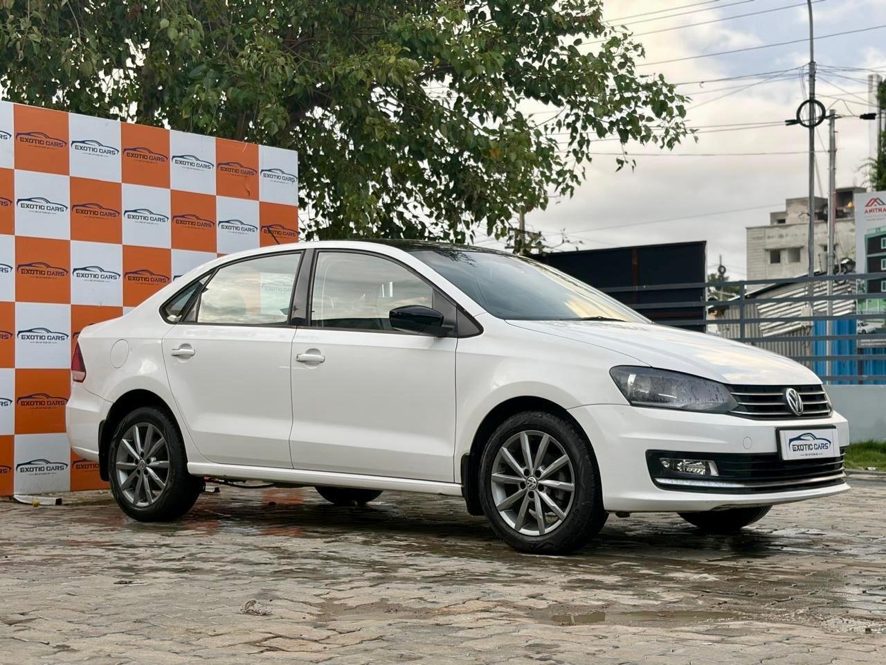 
								VOLKSWAGEN VENTO HIGHLINE PLUS full									