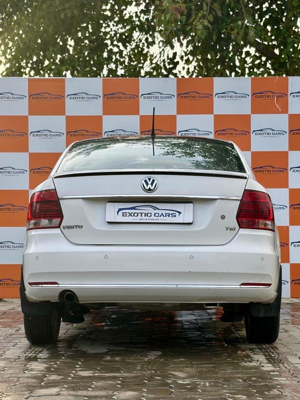 
								VOLKSWAGEN VENTO HIGHLINE PLUS full									