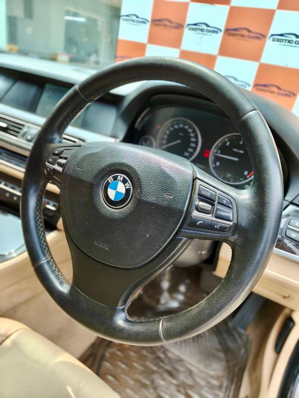 
								BMW 520D LUXURY LINE full									