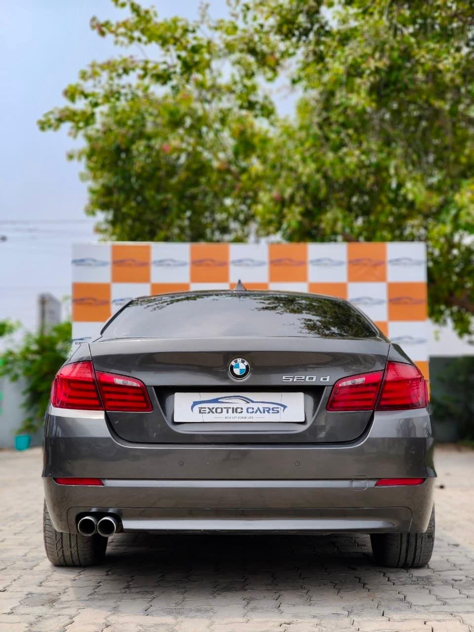 
								BMW 520D LUXURY LINE full									