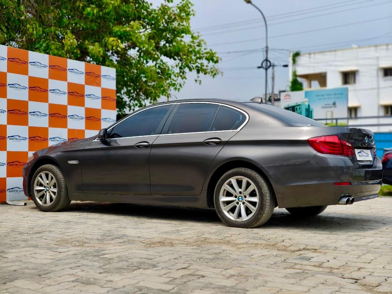 
								BMW 520D LUXURY LINE full									