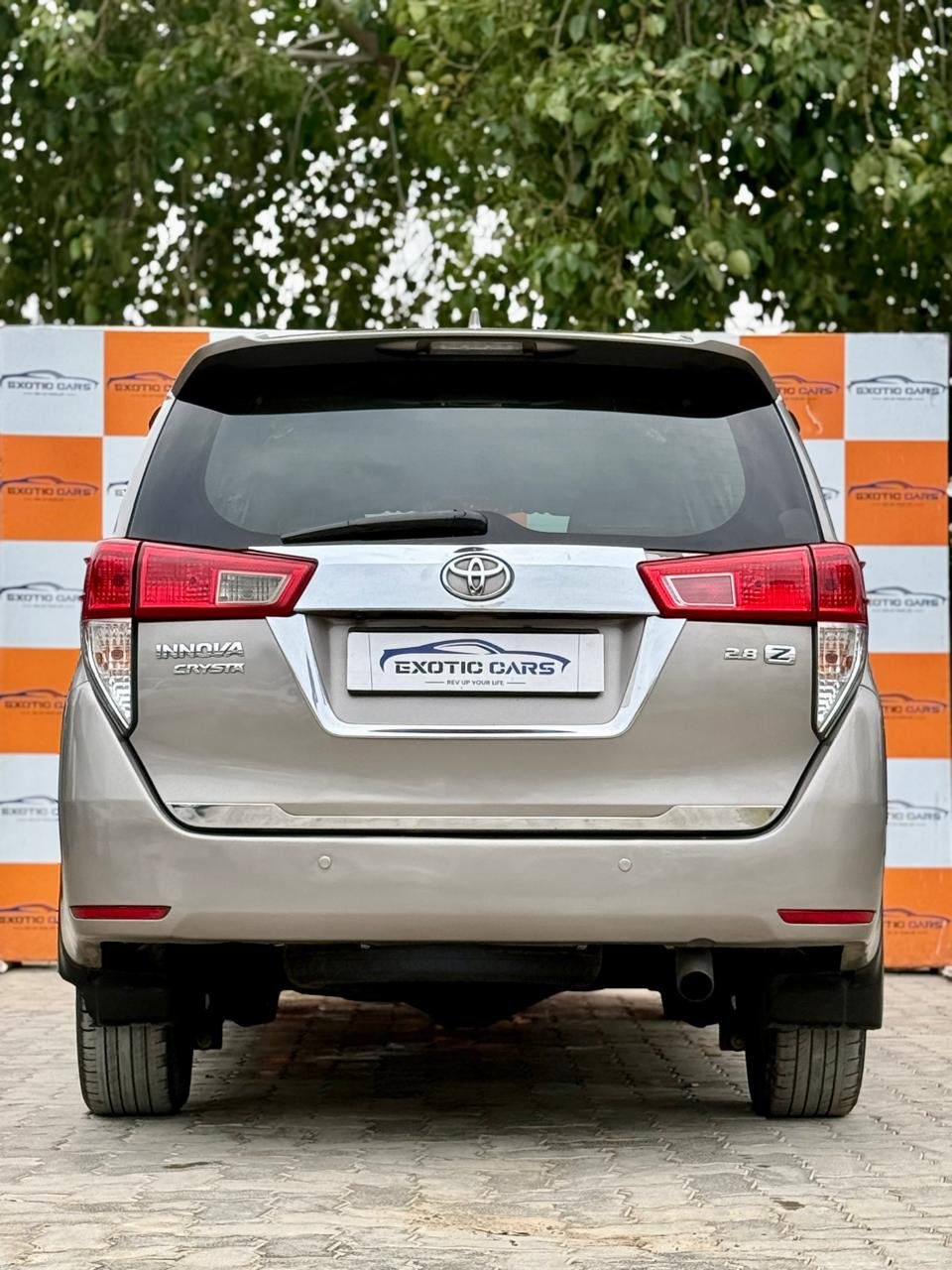 
								TOYOTA INNOVA CRYSTA 2.8Z full									