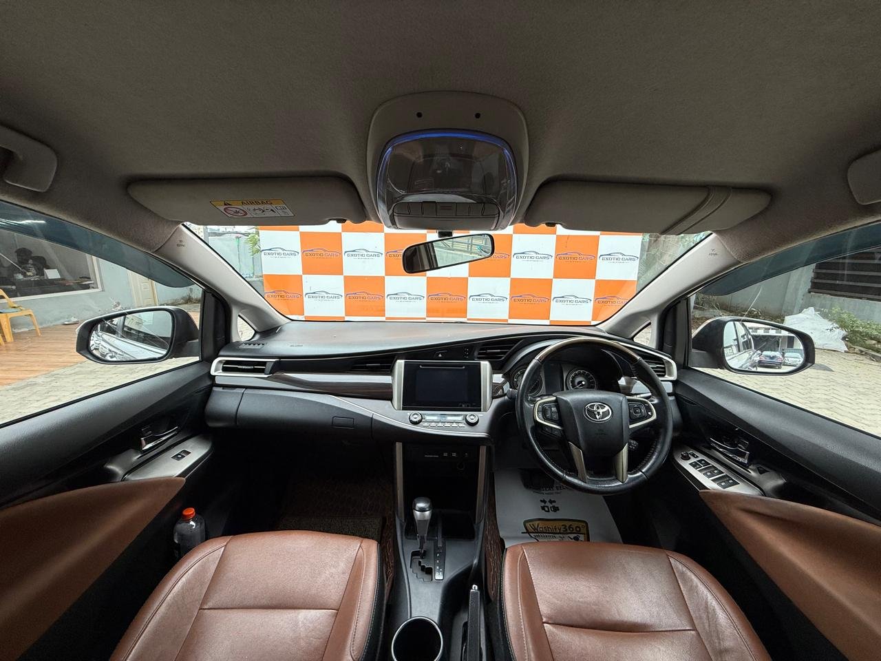 
								TOYOTA INNOVA CRYSTA 2.8Z full									