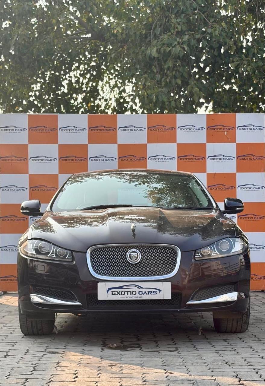 
								Jaguar XF 2.2 Luxury full									