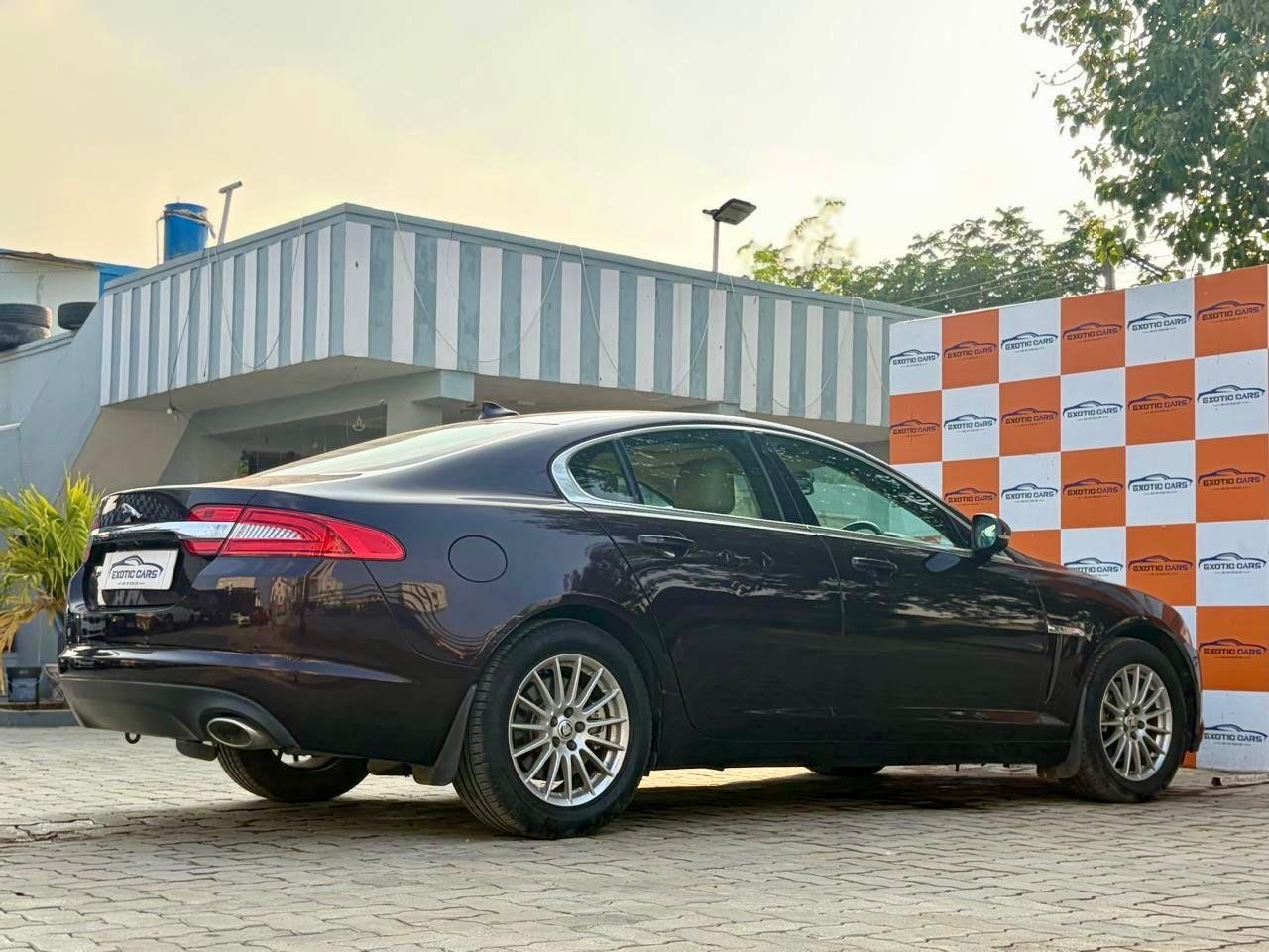 
								Jaguar XF 2.2 Luxury full									