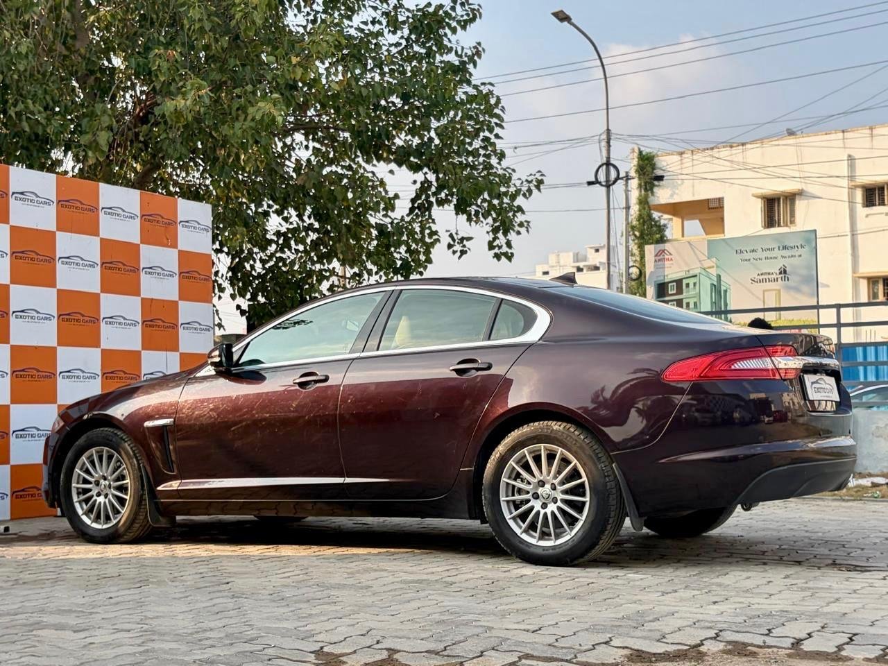 
								Jaguar XF 2.2 Luxury full									