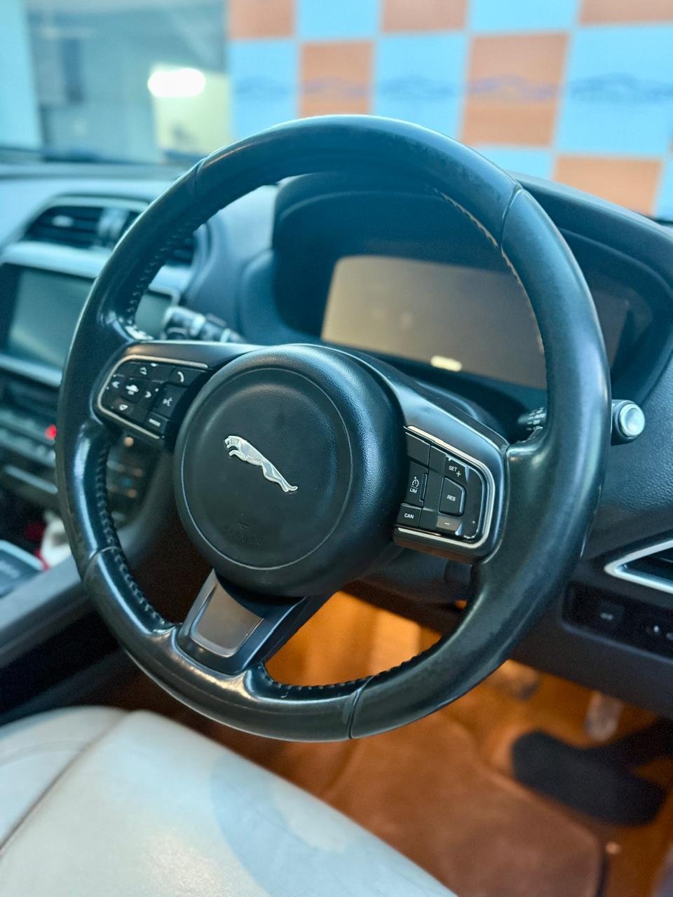 
								JAGUAR F-PACE R DYNAMIC full									