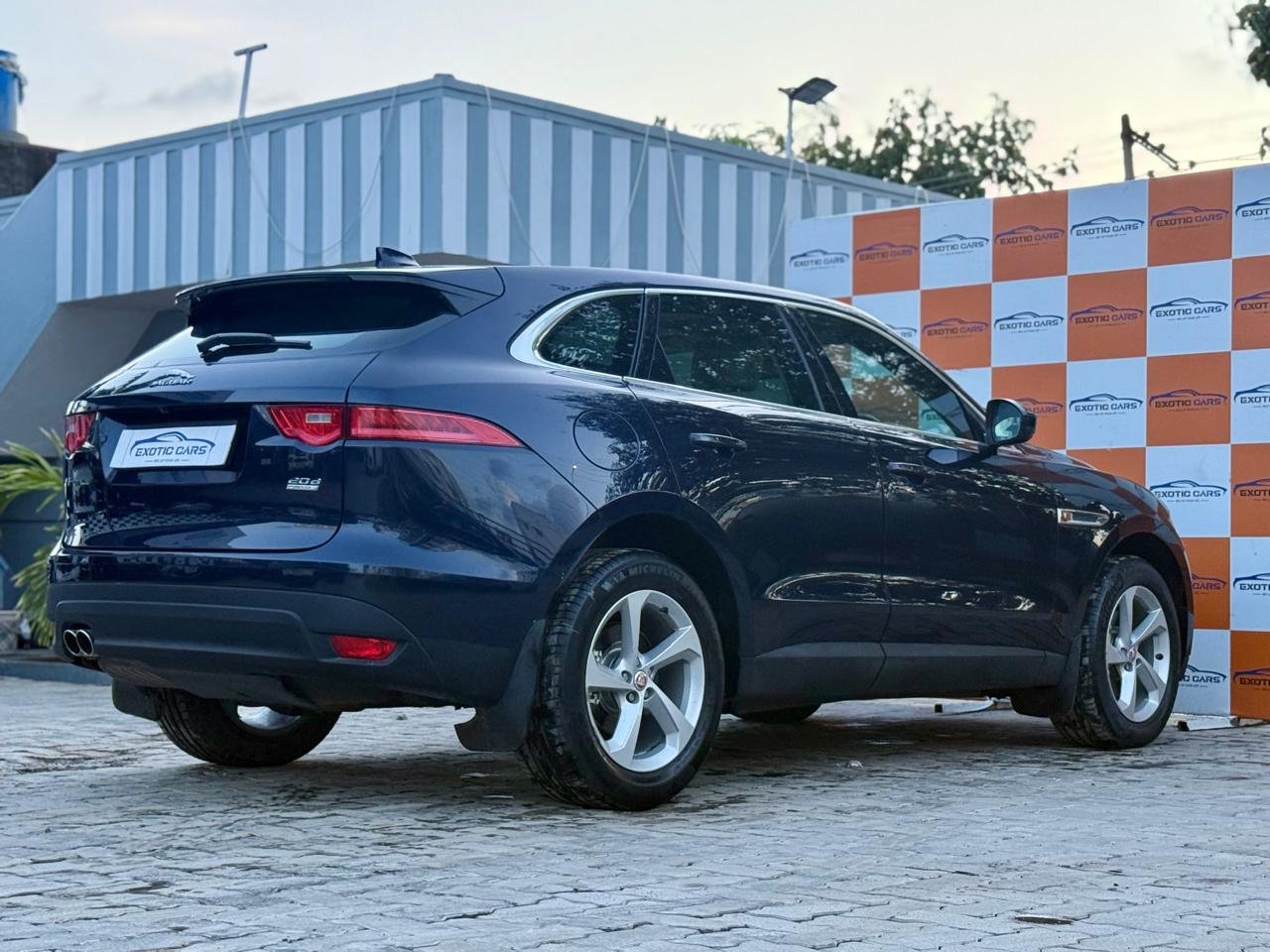 
								JAGUAR F-PACE R DYNAMIC full									