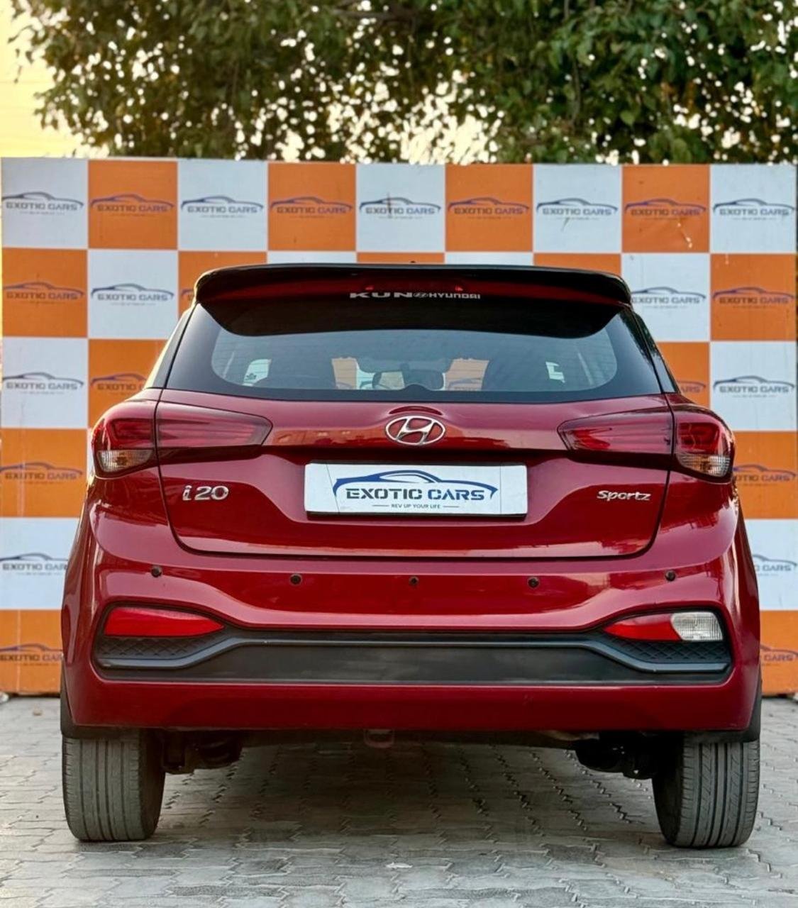 
								HYUNDAI I20 SPORTZ full									