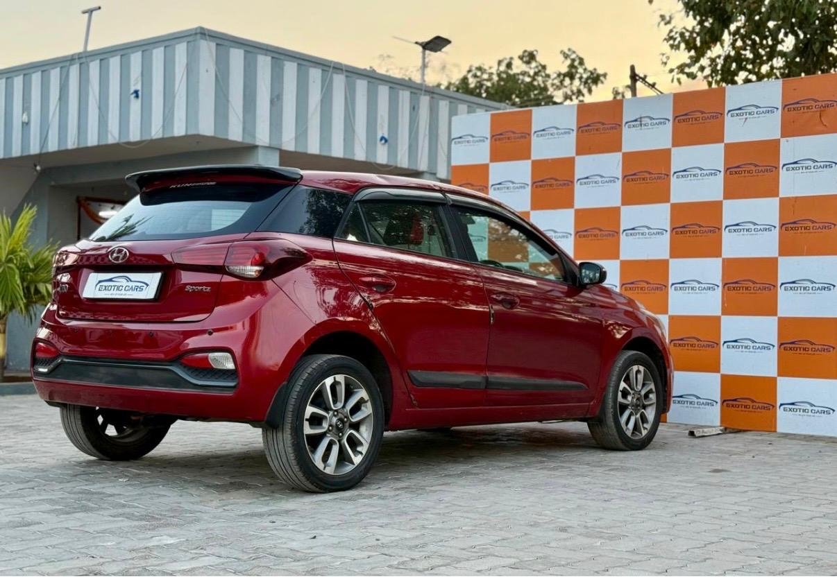 
								HYUNDAI I20 SPORTZ full									