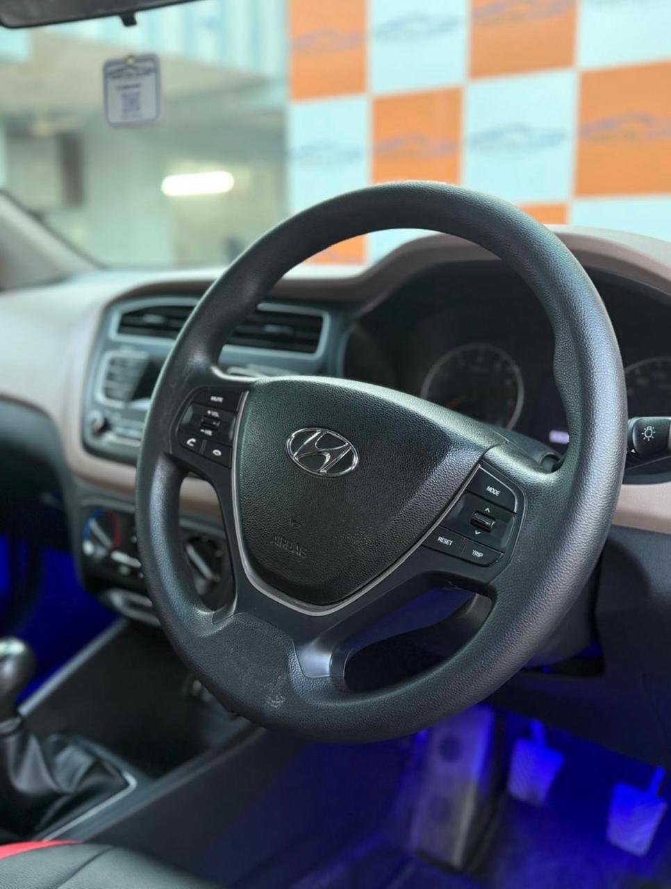 
								HYUNDAI I20 SPORTZ full									