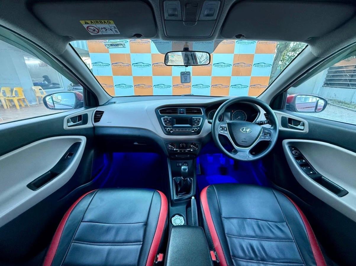 
								HYUNDAI I20 SPORTZ full									