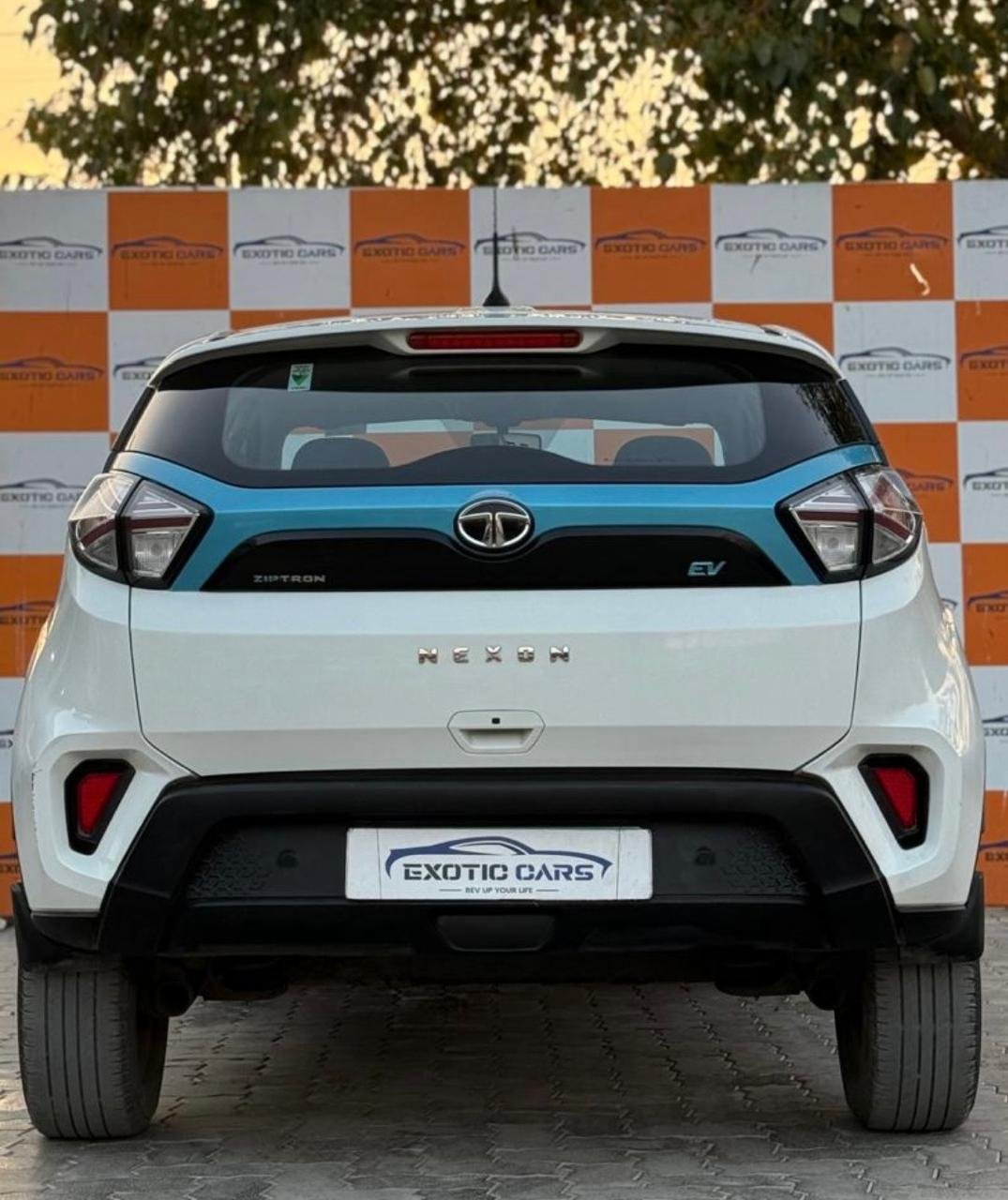 
								TATA NEXON EV XM full									