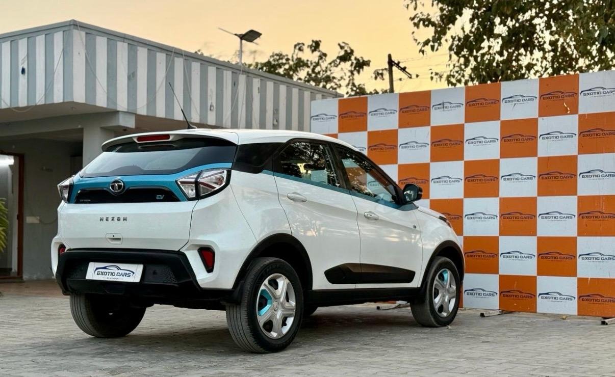 
								TATA NEXON EV XM full									